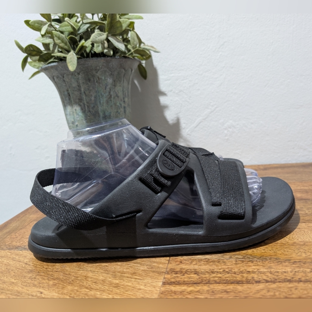 Chaco‎  women's 9 Chillos Sport Sandals Black
